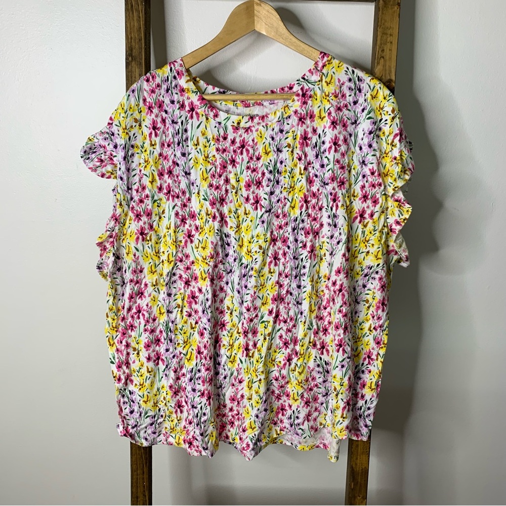 Crown and Ivy Floral Ruffle Sleeve Top